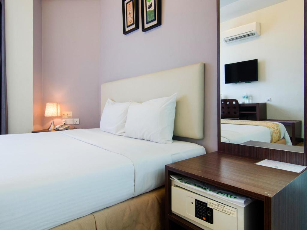 Eight Days Boutique Hotel - Mount Austin Johor Bahru Buitenkant foto
