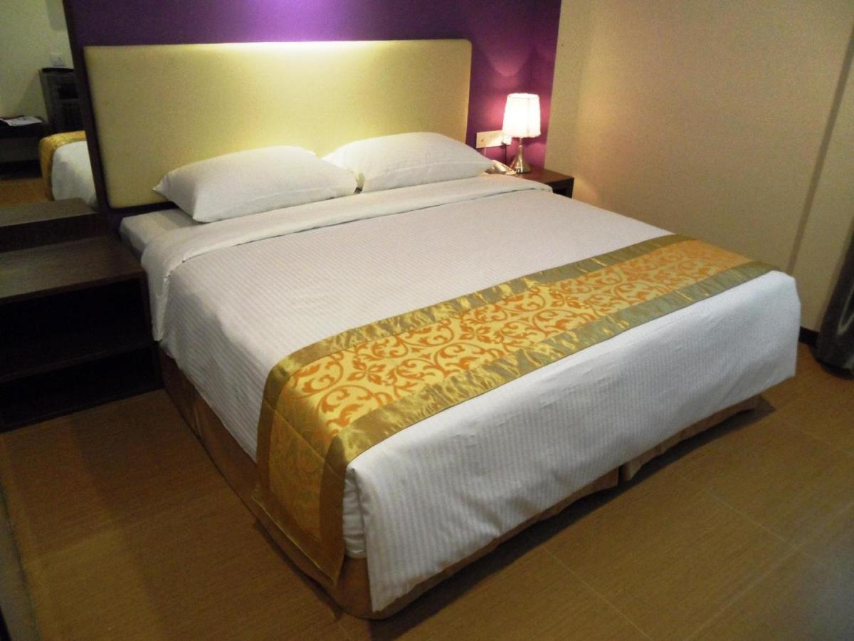 Eight Days Boutique Hotel - Mount Austin Johor Bahru Buitenkant foto